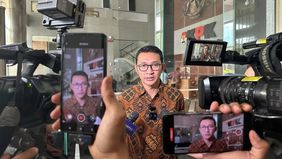 Juru Bicara KPK Budi Prasetyo mengatakan pemeriksaan Olih dijadwalkan berlangsung di Gedung Merah Putih KPK, Jakarta.