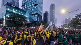 Ratusan mahasiswa yang menggelar aksi unjuk rasa di depan Gedung UOB, Jakarta Pusat, membubarkan diri secara mandiri pada Selasa, 18 Agustus 2026, sekitar pukul 18.10 WIB.
