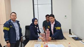 Direktorat Reserse Kriminal Khusus Kepolisian Daerah (Ditreskrimsus Polda) Riau menyita uang tunai Rp972,8 juta dari Toko Emas Syafira, Kecamatan Siak Hulu, Kabupaten Kampar. Uang tersebut diduga berkaitan dengan aktivitas pertambangan emas tanpa izi