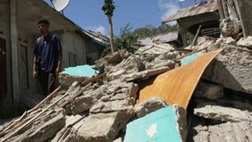 Sebuah video berdurasi 16 detik yang menampilkan gelombang tinggi menerjang daratan beredar di Facebook. Video tersebut diklaim sebagai rekaman tsunami setelah gempa bumi magnitudo 7,7 yang mengguncang Nagekeo, Nusa Tenggara Timur (NTT).

