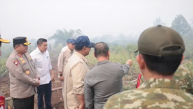 Presiden RI Prabowo Subianto mendatangi langsung wilayah terdampak kebakaran hutan dan lahan (karhutla) di Desa Limbung, Kabupaten Kubu Raya, Kalimantan Barat, Sabtu, 22 Agustus 2026.