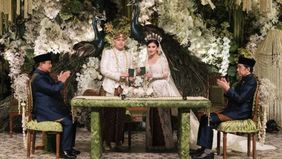 Prosesi akad nikah Kepala Sekretaris Pribadi Presiden, Rizky Irmansyah, dengan Chika Yenalovi di Jakarta Convention Center (JCC), Senayan, Jakarta, pada Minggu berlangsung khidmat sekaligus sarat makna.