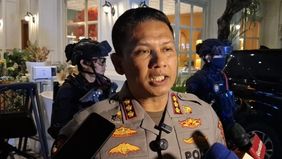 Polda Metro Jaya melakukan pemeriksaan fisik dan uji forensik terhadap dua potongan tubuh yang ditemukan di Depok, Jawa Barat. Pemeriksaan ini bertujuan memastikan apakah temuan tersebut berkaitan dengan kasus pembunuhan yang sedang diselidiki polisi