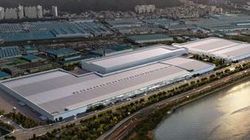 Para pekerja produsen otomotif asal Korea Selatan, Hyundai Motor, melakukan aksi mogok kerja setelah perundingan dengan manajemen terkait persoalan upah belum mencapai kesepakatan.

