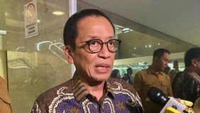 Otoritas Jasa Keuangan (OJK) masih mendalami persoalan penundaan transaksi pada rekening milik Koordinator Aliansi Masyarakat Pati Bersatu (AMPB), Supriyono.