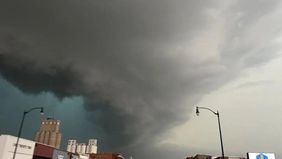 Tornado yang menerjang departemen Aude, Prancis, menyebabkan lebih dari 40 orang terluka dan memerlukan penanganan medis. Sekretaris Jenderal Prefektur Aude Emmanuelle Plantier-Lemarchand menyampaikan informasi tersebut kepada media setempat.