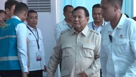 Presiden Prabowo Subianto tiba di Monumen Operasi Lintas Laut Jawa Bali, Kabupaten Jembrana, Bali, Selasa, 25 Agustus 2026, untuk meluncurkan sekaligus melakukan peletakan batu pertama program Pembangkit Listrik Tenaga Surya (PLTS) berkapasitas 100 g
