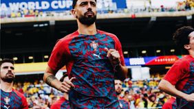 Bruno Fernandes menjadi pemain Portugal kedua yang meraih gelar pemain terbaik PFA, mengikuti jejak Cristiano Ronaldo ketika masih membela Manchester United pada musim 2006/2007 dan 2007/2008.