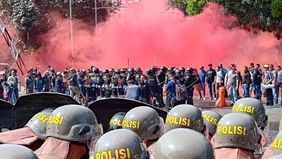 Kepolisian Resor Kota (Polresta) Tangerang, Polda Banten, mengintensifkan langkah preventif dengan menyekat pergerakan massa dari luar Pulau Jawa yang berencana menuju Jakarta untuk menggelar unjuk rasa di Gedung DPR RI pada 27 Agustus 2026.