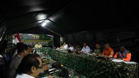 Presiden Prabowo Subianto meminta seluruh jajaran pemerintah yang terlibat dalam penanganan bencana di Nusa Tenggara Timur (NTT) untuk memprioritaskan pelayanan dan bantuan kepada masyarakat.
