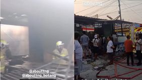 Berdasarkan keterangan anak pemilik tempat, kebakaran menghanguskan hampir seluruh bagian tempat produksi. Berbagai peralatan, pesanan, serta bahan baku disebut ludes terbakar.