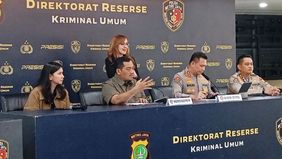 Polda Metro Jaya tengah mendalami aliran dana yang disinyalir dimanfaatkan untuk membeli material pembuat bom molotov hingga senjata tajam menjelang aksi unjuk rasa di kawasan Gedung DPR/MPR RI, Jakarta, Kamis, 27 Agustus 2026.