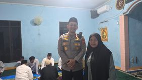 Acara yang digelar di Musholah Nur Hikmah, Kampung Pisang, RT 03 RW 07, Kelurahan Karadenan, Kecamatan Cibinong, Kabupaten Bogor ini juga dirangkai dengan pengajian rutin jamaah arisan mingguan warga setempat.
