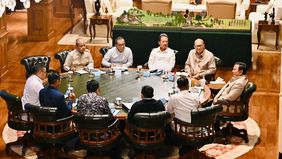 Prabowo Subianto menerima Menteri Kelautan dan Perikanan Sakti Wahyu Trenggono serta Menteri Investasi dan Hilirisasi Rosan Roeslani di Hambalang, Kabupaten Bogor, pada Selasa, 1 September 2026