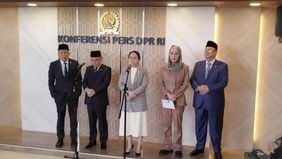 Ketua DPR RI Puan Maharani meminta aparat penegak hukum menyelidiki secara menyeluruh kasus meninggalnya pedagang cermin Bambang Setiyawan (59) yang ditemukan pingsan ketika terjadi kericuhan di kawasan Pejompongan, Jakarta Pusat.