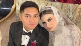 Pesinetron Raisya Bawazier curhat soal perselingkuhan yang diduga dilakukan oleh suaminya selama 8 bulan menikah, hingga membawa wanita ke rumah.