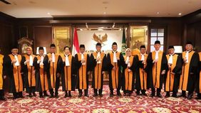 Ketua Mahkamah Agung (MA) Sunarto resmi melantik 11 Hakim Agung dan tiga Hakim Ad Hoc yang terpilih melalui proses seleksi tahun 2026. 