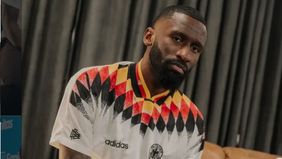 Mantan pemain AS Roma tersebut memulai debut bersama dengan timnas Jerman pada 2014.