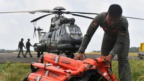Helikopter Airbus milik TNI AU dikerahkan untuk membantu upaya pemadaman kebakaran hutan dan lahan (karhutla) dengan kapasitas angkut hingga 2.000 liter air.
