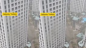 Proses pemadaman mulai dilakukan sekitar pukul 11.30 WIB. Hingga berita ini ditulis, petugas masih berjibaku memadamkan api dan melakukan penanganan di lokasi.