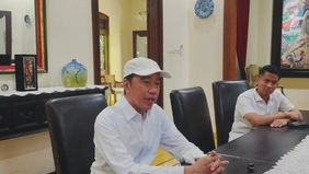 Sebuah video berdurasi 56 detik yang beredar di Facebook memperlihatkan seorang anggota kepolisian sedang memberikan penjelasan terkait pemanggilan seseorang dalam rangkaian proses penyidikan.