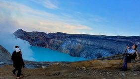 Balai Besar Konservasi Sumber Daya Alam (BBKSDA) Jawa Timur memutuskan untuk menghentikan sementara aktivitas kunjungan wisatawan di kawasan Taman Wisata Alam (TWA) Kawah Ijen menyusul terjadinya kebakaran hutan dan lahan (karhutla), Jumat, 4 Septemb
