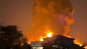 Kebakaran melanda sejumlah lapak di Jalan Srengseng Raya Nomor 27, RT 2/RW 4, Kelurahan Srengseng, Kecamatan Kembangan, Jakarta Barat, pada Sabtu, 5 September 2026, dini hari.

