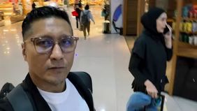 Arie Untung mengabarkan kondisi darurat yang melanda wilayah Jakarta dan sekitarnya pada pagi ini. Melalui unggahan di media sosialnya, Arie menyebutkan bahwa Bandara Internasional Soekarno-Hatta (Soetta) ditutup total akibat sebaran abu vulkanik yan