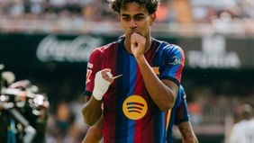 Bintang timnas Spanyol tersebut memanfaatkan umpan lambung Fermin Lopez. Yamal kemudian melepaskan tembakan trivela dari dekat gawang Valencia yang gagal dihentikan Stole Dimitrievski. Barcelona unggul 1-0.