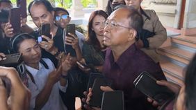 Gubernur Bali Wayan Koster memastikan gangguan penerbangan di Bandara I Gusti Ngurah Rai akibat erupsi Gunung Anak Krakatau tidak memengaruhi penerbangan internasional dari maupun menuju Bali.