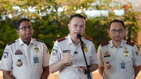 Imigrasi Indonesia merespon gangguan penerbangan internasional akibat erupsi
Gunung Anak Krakatau.