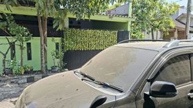 Wakil Ketua I Pengurus Pusat Perhimpunan Dokter Spesialis Penyakit Dalam Indonesia (PAPDI) Dr. dr. Sukamto Koesnoe, Sp.PD, K-A.I, FINASIM mengingatkan masyarakat agar tetap mewaspadai paparan abu vulkanik meskipun aktivitas erupsi gunung api.