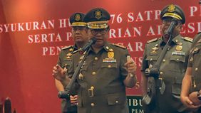 Gubernur DKI Jakarta, Pramono Anung menghentikan kebijakan Pembelajaran Jarak Jauh (PJJ) yang sebelumnya diterapkan sebagai langkah antisipasi dampak abu vulkanik Gunung Anak Krakatau.