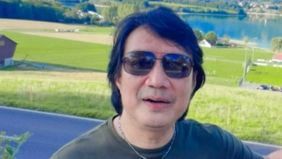 Musisi senior sekaligus vokalis KLa Project, Katon Bagaskara, menceritakan kondisi saat terdampar di Bandara Internasional Cointrin Jenewa, Swiss, pada 7 September 2026. Katon tertahan setelah pihak maskapai Etihad Airways menolak permintaannya untuk