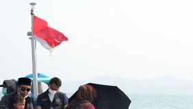 Badan Komunikasi Pemerintah (Bakom) RI mengingatkan masyarakat yang berada di sekitar Gunung Anak Krakatau, Lampung, agar tetap berhati-hati meskipun fase erupsi menerus yang berlangsung selama 25 jam telah berakhir.