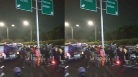 Petugas kemudian mengevakuasi korban ke RS Fatmawati, Jakarta Selatan.