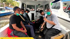 Selain para pewarta, di dalam kapal cepat tersebut turut serta kru dan pemilik unit kapal&mdash;yang diketahui merupakan milik Lurah Carita&mdash;dengan estimasi total penumpang di atas kapal berkisar antara 7 hingga 8 orang.