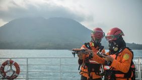 Kementerian Komunikasi dan Digital (Kemkomdigi) memberikan dukungan terhadap operasi pencarian rombongan jurnalis yang hilang kontak di perairan Selat Sunda setelah melakukan peliputan aktivitas Gunung Anak Krakatau.