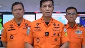 Badan Nasional Pencarian dan Pertolongan (Basarnas) mengerahkan seluruh kekuatan dan armada gabungan untuk mencari lima jurnalis dan tiga awak kapal yang hilang kontak saat meliput aktivitas vulkanik Gunung Anak Krakatau di perairan Selat Sunda, Kabu