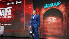 Komika asal Lembata, Nusa Tenggara Timur (NTT), Igen Wahang, menyampaikan sentilan kritis bernada satire terkait klaim pertumbuhan ekonomi nasional yang dirasa kontras dengan kehidupan rakyat bawah. Kritik sosial tersebut disampaikannya dalam panggun