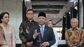 Menteri Keuangan (Menkeu) Suahasil Nazara menyampaikan pesan pertamanya kepada jajaran pegawai Kementerian Keuangan (Kemenkeu) usai resmi menjalankan tugasnya sebagai Menteri Keuangan.