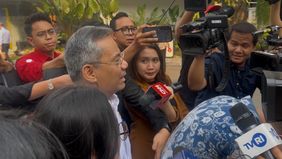Menteri Keuangan (Menkeu) Suahasil Nazara menghadiri rapat terbatas (ratas) yang dipimpin Presiden Prabowo Subianto di Istana Kepresidenan