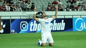 Bek Persib Bandung, Julio Cesar, memastikan kondisinya dalam keadaan baik usai mengalami benturan keras saat memetik kemenangan 1-0 atas FC Seoul pada laga pembuka Grup E Liga Champions Asia Dua (ACL 2) 2026/2027 di Stadion Piala Dunia Seoul, Korea S