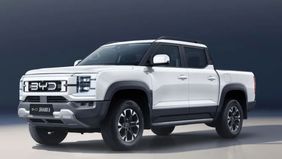 Pabrikan otomotif asal China, BYD, menarik kembali atau recall sebanyak 32.009 unit mobil pikap Shark 6 di Australia. Kebijakan ini diambil menyusul temuan potensi kerusakan pada sistem penahan ban cadangan yang dikhawatirkan dapat membuat roda terle