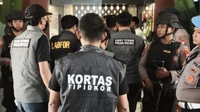 Tim gabungan kepolisian melakukan penggeledahan di Kantor Bupati Gowa dan rumah jabatan Bupati Gowa, Sulawesi Selatan, pada Senin, 21 September 2026. Langkah tersebut dilakukan dalam rangka penyidikan dugaan pungutan liar dan gratifikasi terkait peng