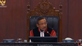 Sidang perdana membahas keabsahan pencalonan Gibran Rakabuming Raka sebagai calon wakil presiden dalam Pilpres 2024, digelar Mahkamah Konstitusi (MK), Senin, 21 September 2026 malam.