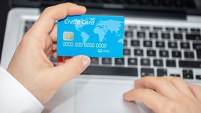 Pakar Keamanan Siber Alfons Tanujaya menjelaskan celah yang dimanfaatkan pelaku dalam modus penipuan (fraud) untuk membobol kartu kredit melalui fitur pembayaran kode QR pada dompet digital DANA.

