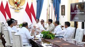 Prabowo Subianto memimpin rapat terbatas yang membahas percepatan penerapan pendidikan gratis di sekolah negeri sebagai langkah memperluas akses pendidikan bagi masyarakat Indonesia