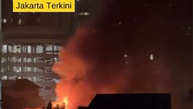 Proses pemadaman mulai dilakukan pukul 03.08 WIB. Api kemudian berhasil dilokalisir sekitar pukul 03.35 WIB.