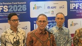 Otoritas Jasa Keuangan (OJK) tengah menyiapkan regulasi yang memungkinkan dana pensiun melakukan investasi ke luar negeri sebagai alternatif ketika pilihan instrumen investasi di dalam negeri belum memadai.